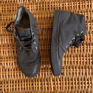 Bangs High-Top Grey Sneakers